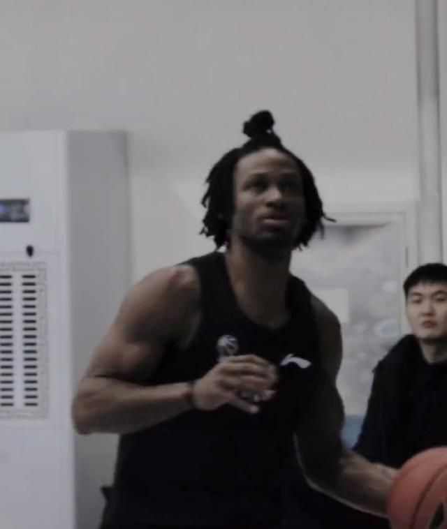 小嫩模无套内谢第一次